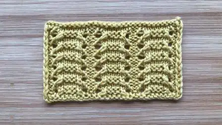 一款简洁立体的镂空花样,左右对称,针法不多,好看好织