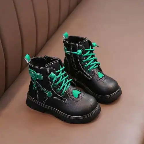 女童靴子儿童雪地靴学生马丁靴加绒加厚爱心棉靴冬季新款春季单靴