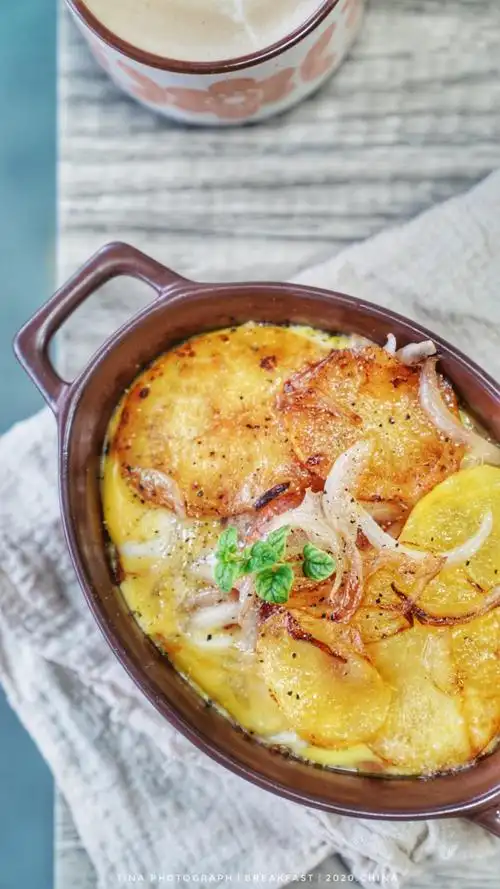 今日早餐西班牙土豆火腿烤蛋