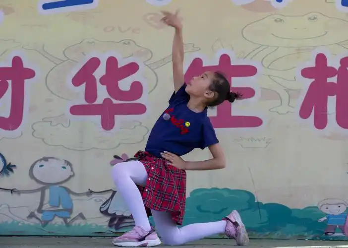 溪翁庄东智小学庆六一儿童汇演暨新队员入队仪式