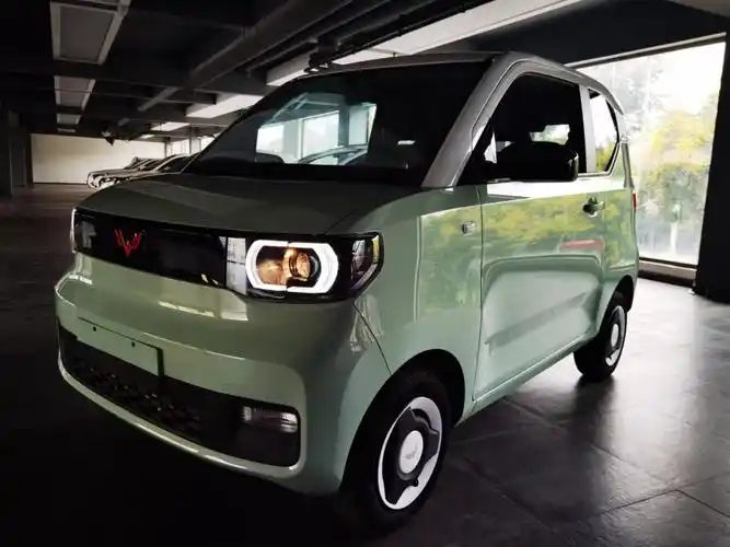 西安2021年4月五菱宏光miniev2021款马卡龙时尚款三元锂绿色手动挡