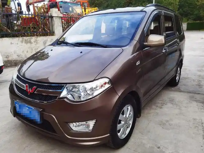 17年五菱宏光s,1.5手动7座,座椅分离,私家一手极品车, - 抖音