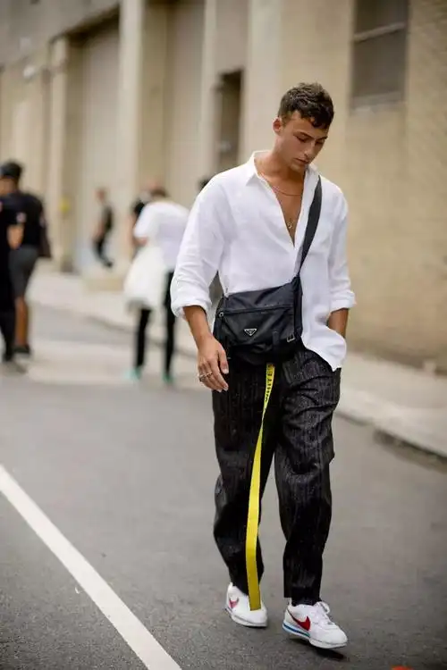 约会前 瘦弱的男人怎么穿才能显得身体棒|瘦子|衣服|老爷_新浪时尚