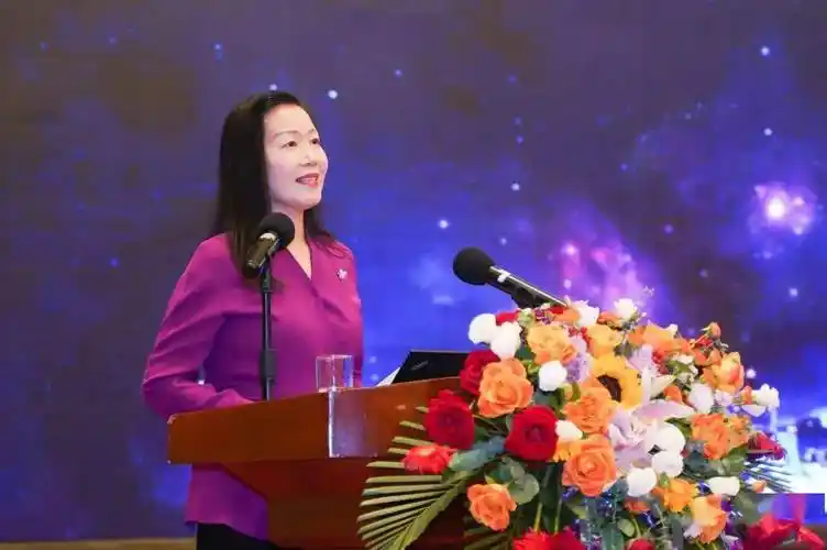 新华联集团召开2023年半年工作会议,湖南海外旅游荣获新华联文旅两大