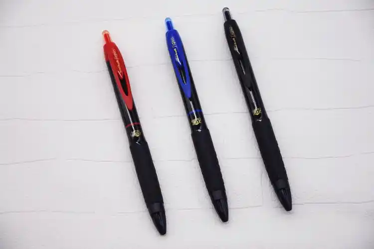 日本uni三菱 umn307 signo系列经典碳纹杆水笔 0.5mm中性按动笔