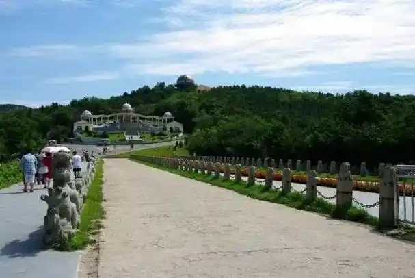 p>白清寨风景区是 a target="_blank" href="/item/沈阳绿岛空港旅游