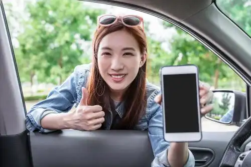 驾驶汽车的女子 汽车