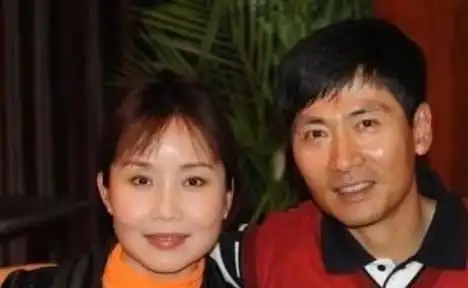 国家一级演员陆剑民,25岁夺视帝,拍戏32年却没妻子一首歌红|胡月