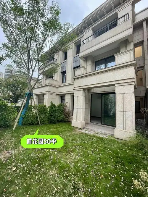 香港置地壹号湖畔联排别墅680万