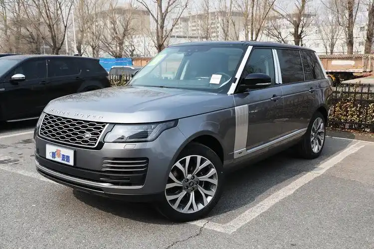 新车轴距超3米1直降63万落地价1664万2021款路虎揽胜导购