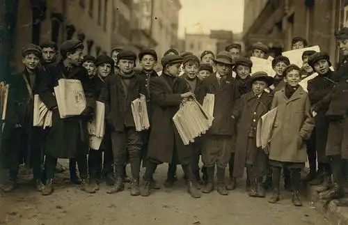 一组100年前,记录美国童工在工厂或街头谋生的珍贵史料照片