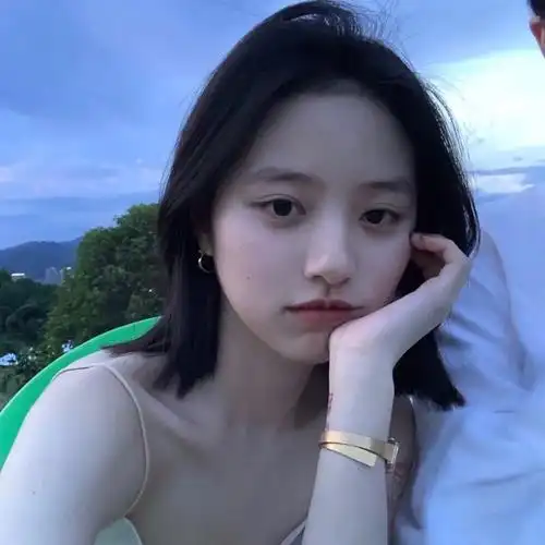 头像女生给我一点时间我会站在本属于我的高度