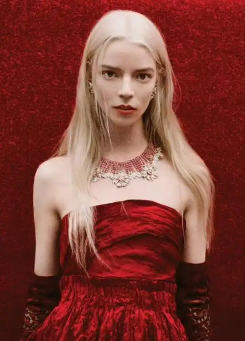 精灵女星《后翼弃兵》女主安雅登封写真!_腾讯新闻