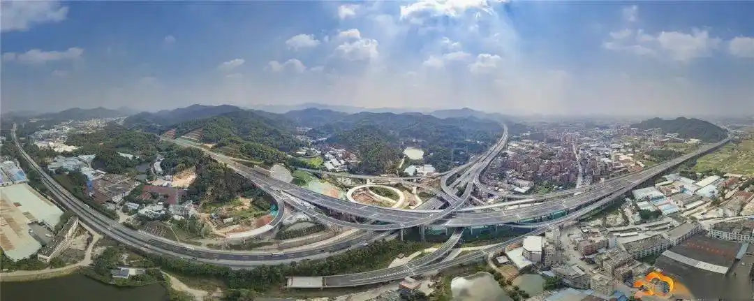 花莞高速这个立交段今天通车去白云机场可省近20分钟