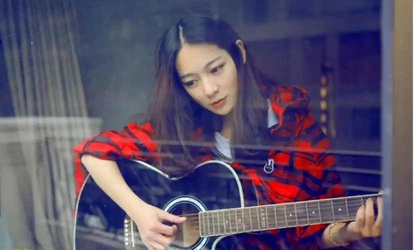 吉他女孩壁纸图片