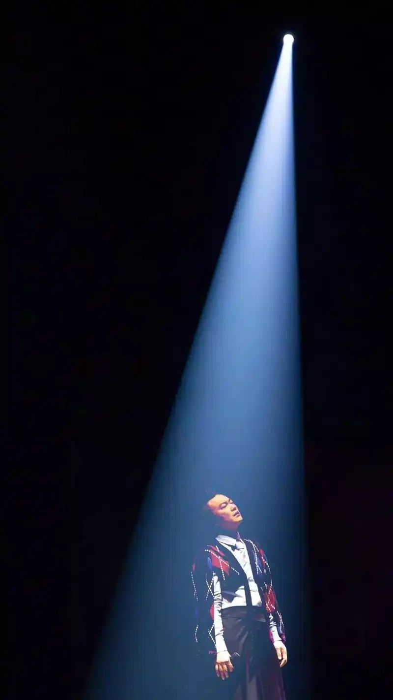 手机锁屏壁纸丨一束光开灯