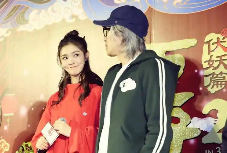 喜剧之王今天来厦门辣周星驰林允亲密搂肩合照大秀恩爱