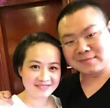 原创岳云鹏的妻子郑敏选择一无所有的岳云鹏因爱一巴掌掌掴丈夫