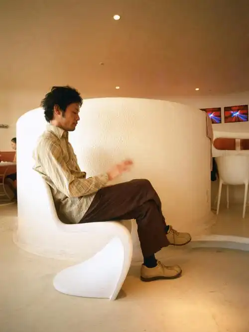 东方人,一个人,坐,竖图,室内,白天,侧面,沙发,亚洲,仅一个男性,仅一个