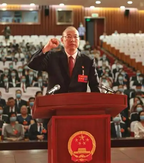 蔡松涛当选为信阳市市长