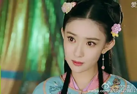 丫鬟一个眼神就已经秒杀众人坛子搜了下这个演丫鬟的演员叫孟子义