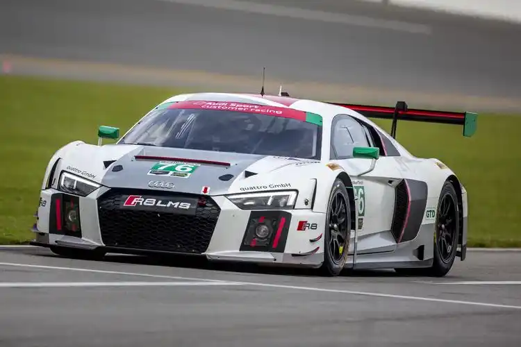 2015年奥迪推出了第二代r8lms赛车,该车为gt3标准赛车,取消了公路车的