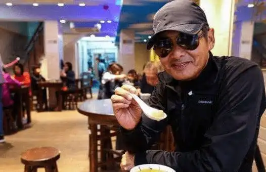 成龙一年吃饭要花1600万再看看周润发难怪两人从没合作过