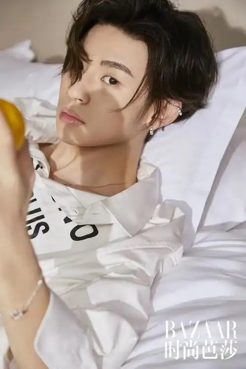 小鬼王琳凯登上时尚芭莎电子刊封面幸会二十有一