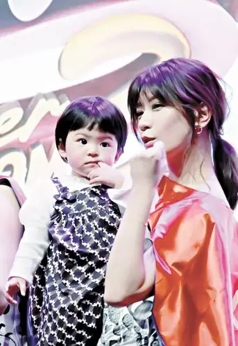 贾静雯不生第四胎 "我打烊了"