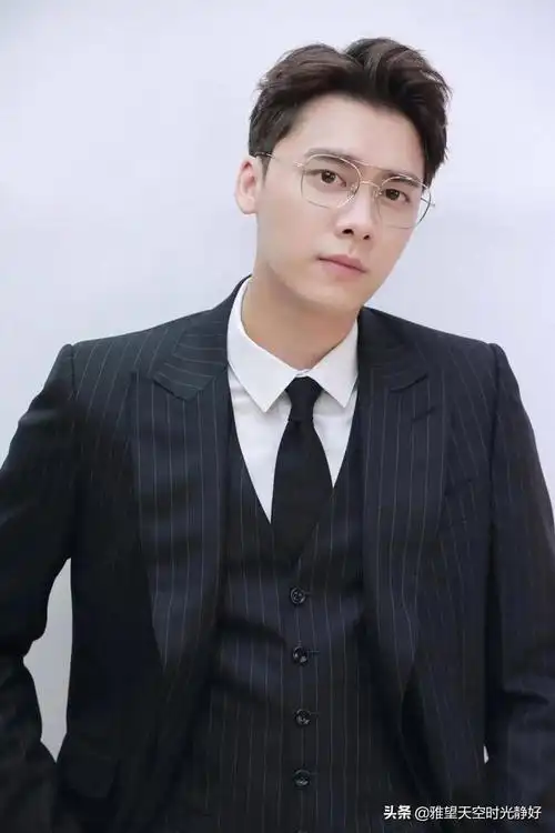 盘点国内男明星眼镜杀高清集第二弹 这些禁欲系男神哪个是你的菜