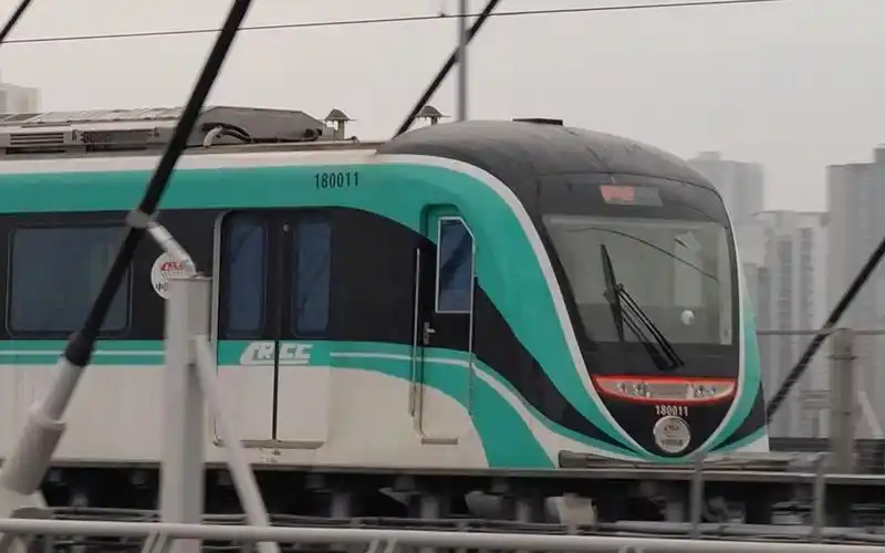 【重庆轨道交通18号线】随拍调试列车通过李家沱大桥