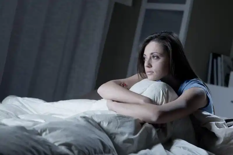 痛苦失眠的美女特写