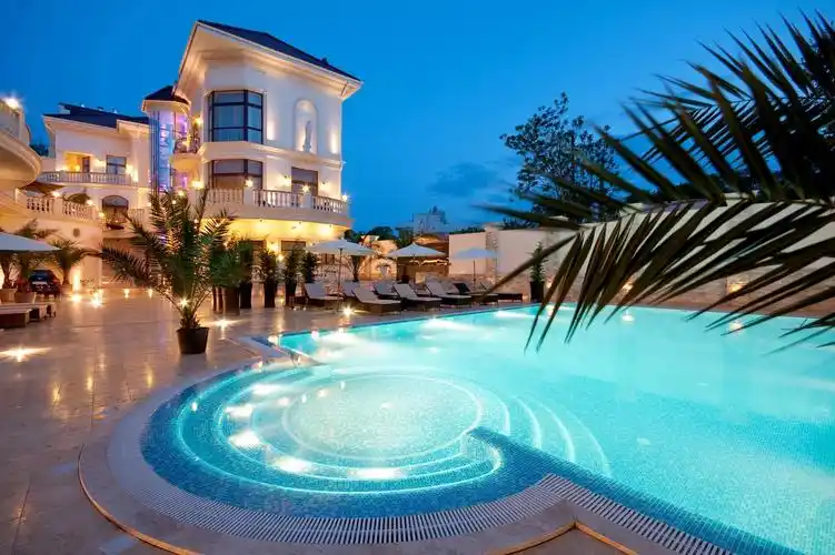 乐普利美尔别墅酒店内部或周边的泳池