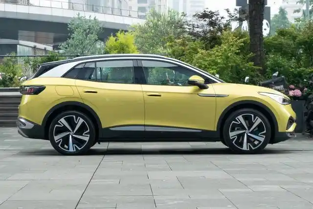 对此,我只想说一句,一辆新能源汽车安全性拉满难道还不够吗?