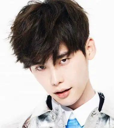 好看的男生长发发型男生也有帅气的长发发型