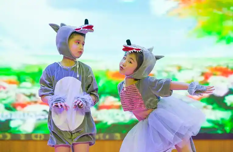 魏斯理的儿童摄影作品《儿童话剧》