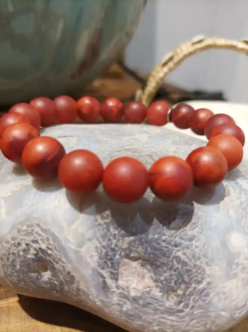 南红玛瑙火焰纹又称南红玛瑙火焰红,是南红玛瑙的一种纹理,业内 - 抖