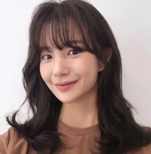 中长发烫发发型最新款超流行的五款中长卷发