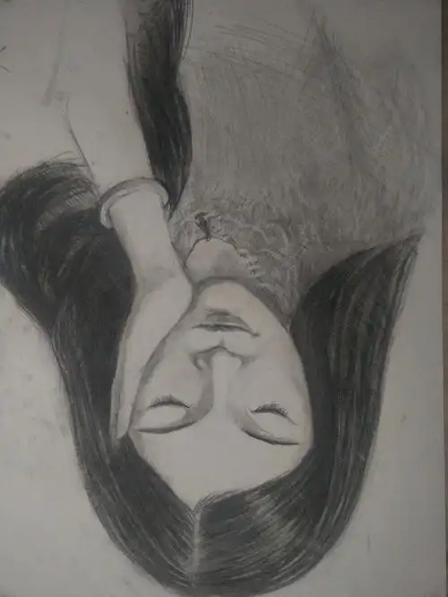 一个女孩闭眼手托着脸的画叫啥名字?