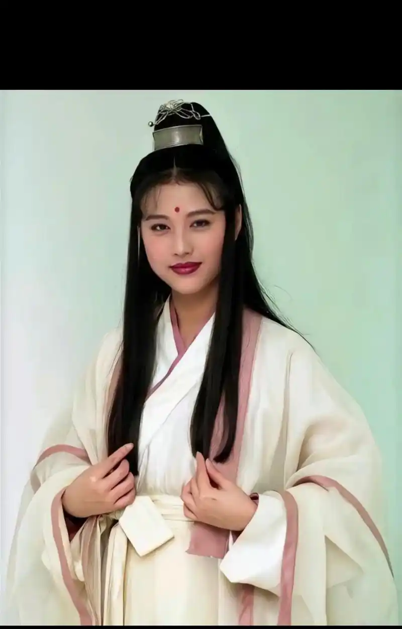 她走了,人间再无周芷若01金庸先生说过,周海媚是演过他戏里面 - 抖