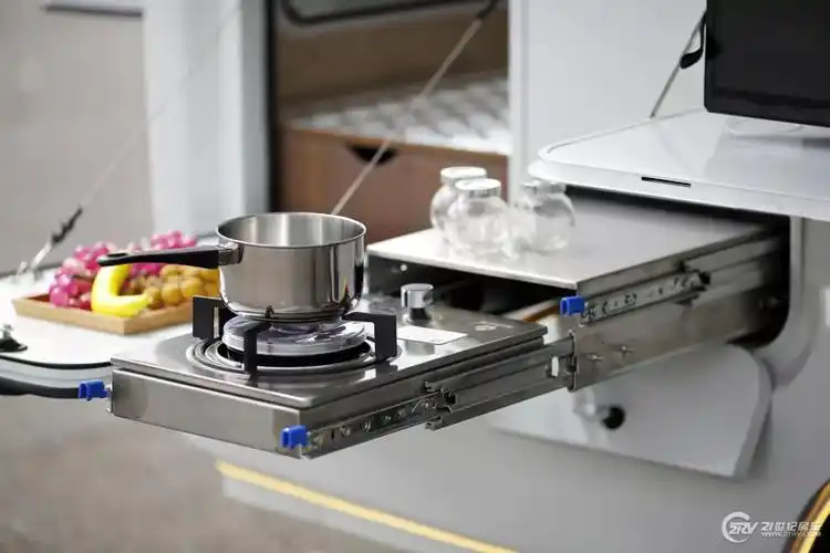 治愈房车水电焦虑症不接市电开7天空调隆翠房车e途plus实拍