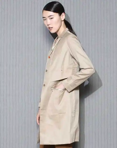 浅卡其色英伦风时尚开襟长袖长款上衣