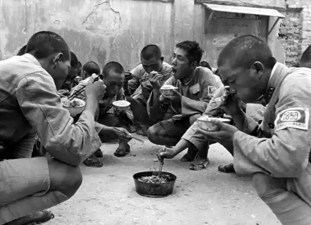 抗战时,中日军队的伙食都什么样?不要再被电视剧给骗了