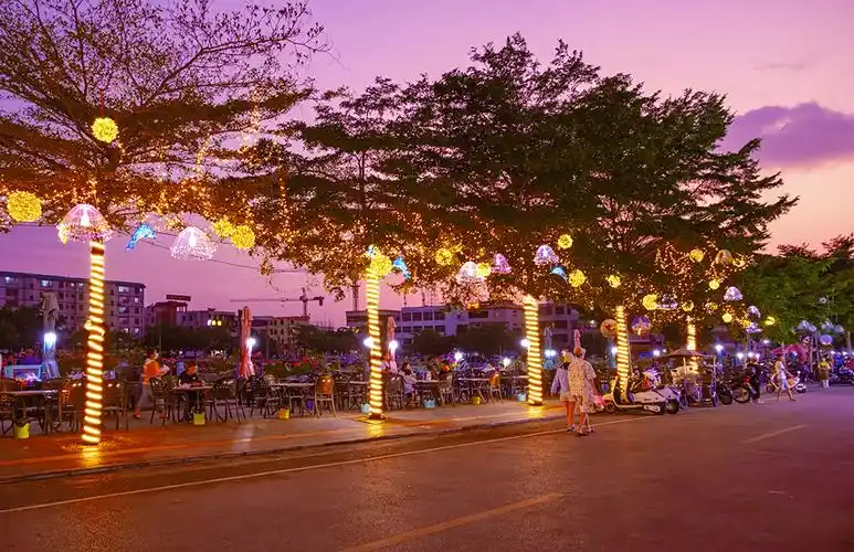 侨港美食街夜景