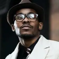 磨砂黑亮黑的黑人头像_微信头像图片大全