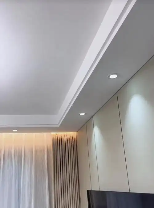 造价低;③很实用,能藏灯,还能隐藏中央空调管道,并完美预留窗帘盒