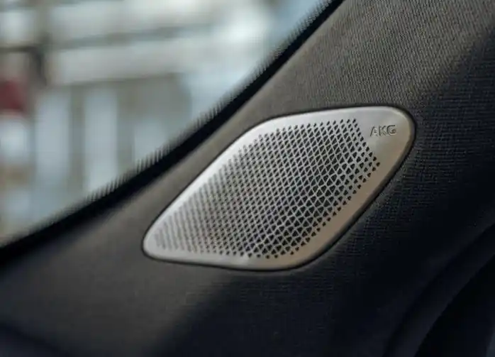 过年回家见亲友,凯迪拉克全新xt4让你气场更足!