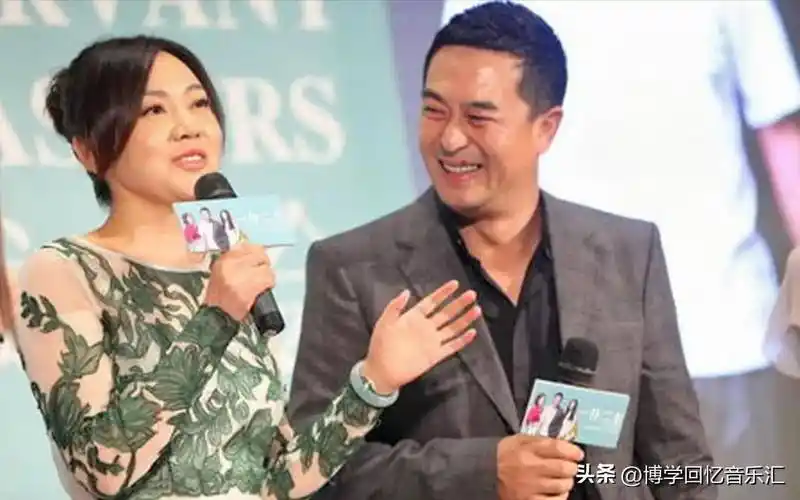 张嘉译与家人罕见同框,他相濡以沫的妻子原来是她_关晓彤_人生_一线