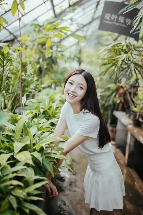 甜美笑容长发清纯美女阳光活力唯美写真