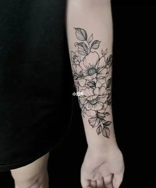 手臂内侧素花纹身完成78